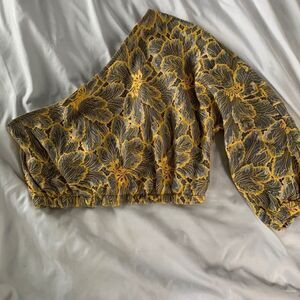 Prettylittlethings lace one shoulder crop top